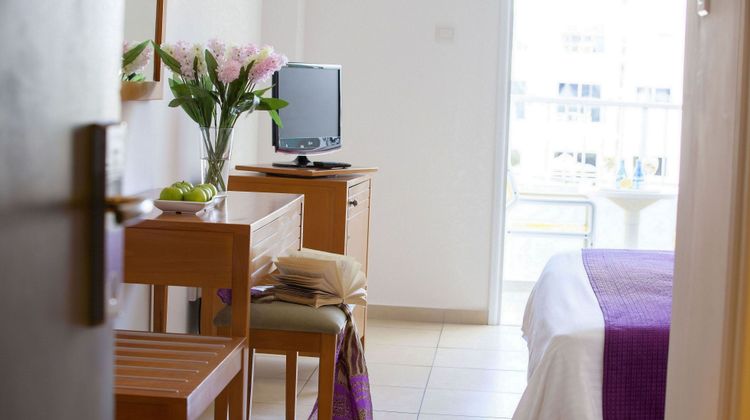 Mayfair Gardens Room