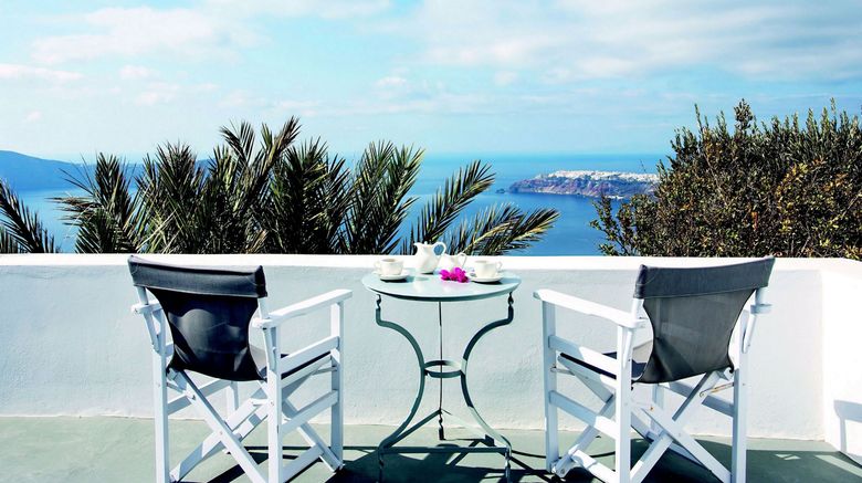 <b>Remezzo Villas Santorini Room</b>. Images powered by <a href="https://www.leonardoworldwide.com/" title="Leonardo Worldwide" target="_blank">Leonardo</a>.