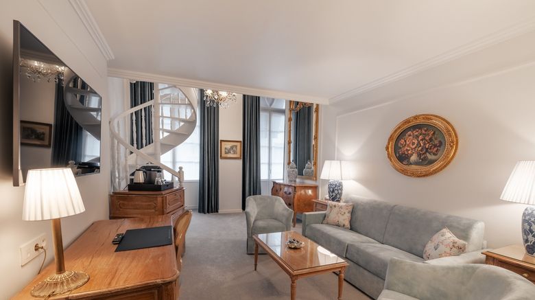 <b>Manos Stephanie Hotel Suite</b>. Images powered by <a href="https://www.leonardoworldwide.com/" title="Leonardo Worldwide" target="_blank">Leonardo</a>.