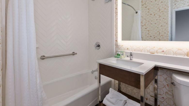 <b>Holiday Inn Westbury Long Island Room</b>. Images powered by <a href="https://www.leonardoworldwide.com/" title="Leonardo Worldwide" target="_blank">Leonardo</a>.