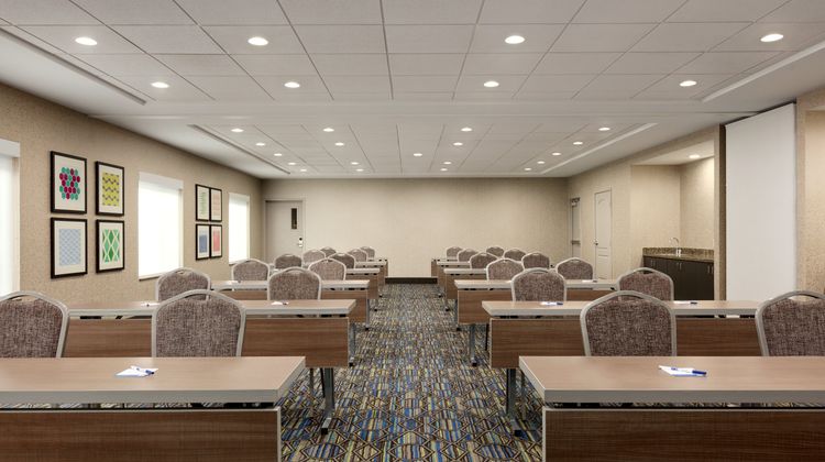 Holiday Inn Express & Suites Merced Meeting