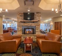 Holiday Inn Express & Suites Airport Lobby