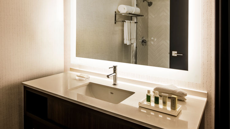 Holiday Inn Orange County Airport Room
