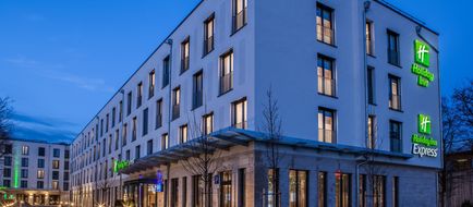 Holiday Inn Express City East Exterior