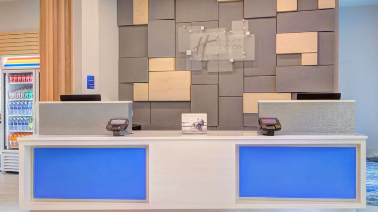 Holiday Inn Express & Stes Southwest Lobby