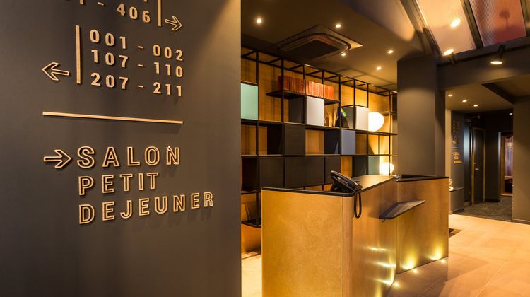 L'Hotel Du Dragon Lobby