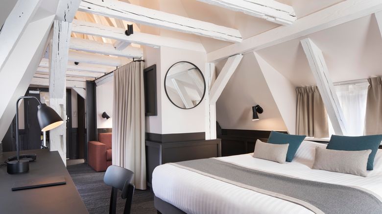 <b>L'Hotel Du Dragon Suite</b>. Images powered by <a href="https://www.leonardoworldwide.com/" title="Leonardo Worldwide" target="_blank">Leonardo</a>.