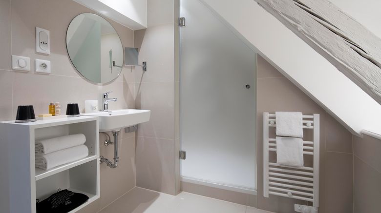 <b>L'Hotel Du Dragon Suite</b>. Images powered by <a href="https://www.leonardoworldwide.com/" title="Leonardo Worldwide" target="_blank">Leonardo</a>.