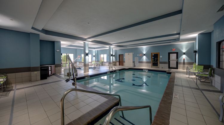 Holiday Inn Express Yukon Pool