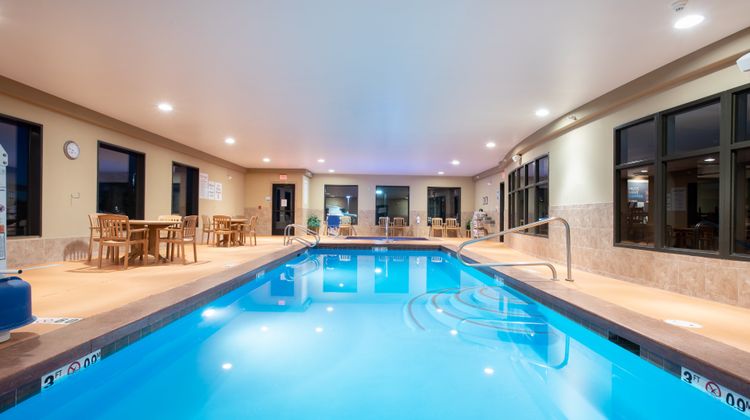 Holiday Inn Express Hotel & Suites Pool