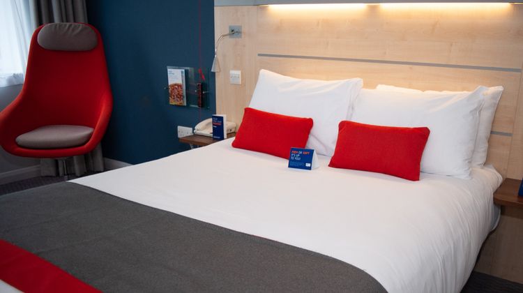 Holiday Inn Express Channel Tunnel Room