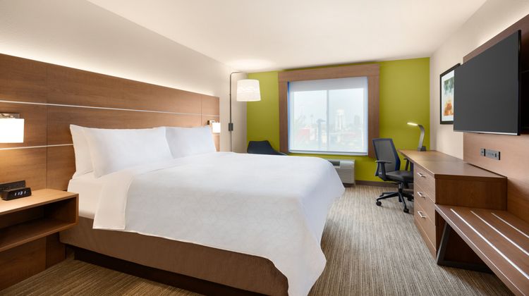 Holiday Inn Express & Suites Merced Suite