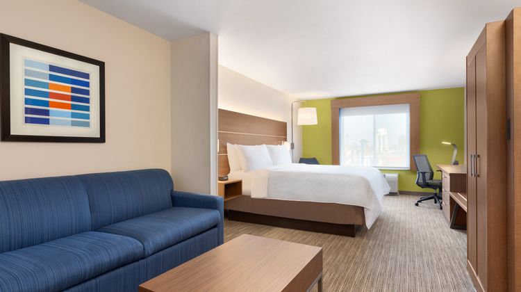 Holiday Inn Express & Suites Merced Suite