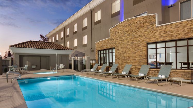 Holiday Inn Express & Suites Merced Pool