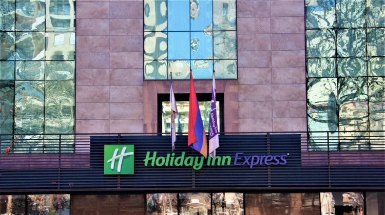 Holiday Inn Express Yerevan Exterior