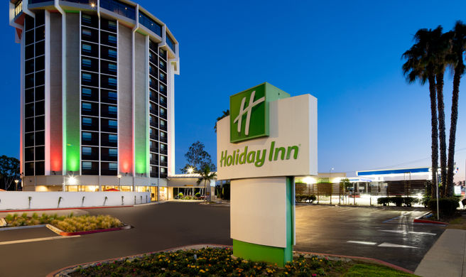 Holiday Inn Hotel Long Beach Airport Exterior