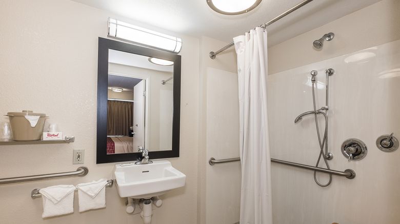 <b>Red Roof Inn San Antonio Airport Room</b>. Images powered by <a href="https://www.leonardoworldwide.com/" title="Leonardo Worldwide" target="_blank">Leonardo</a>.