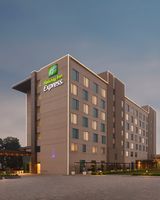 Holiday Inn Express Kolkata Airport