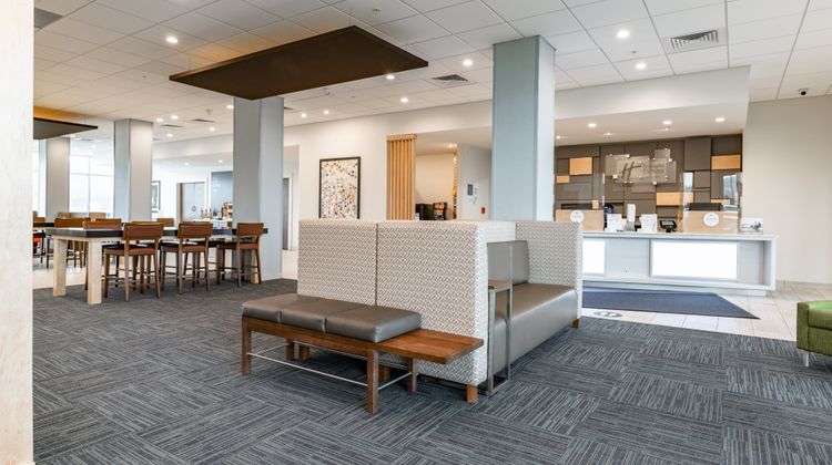 Holiday Inn Express & Suites Moundsville Lobby