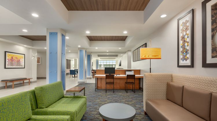 Holiday Inn Express & Suites Merced Lobby