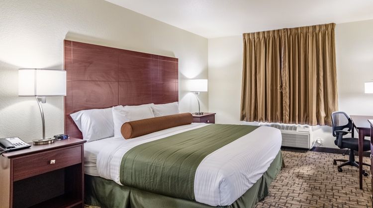 Cobblestone Inn & Suites Room