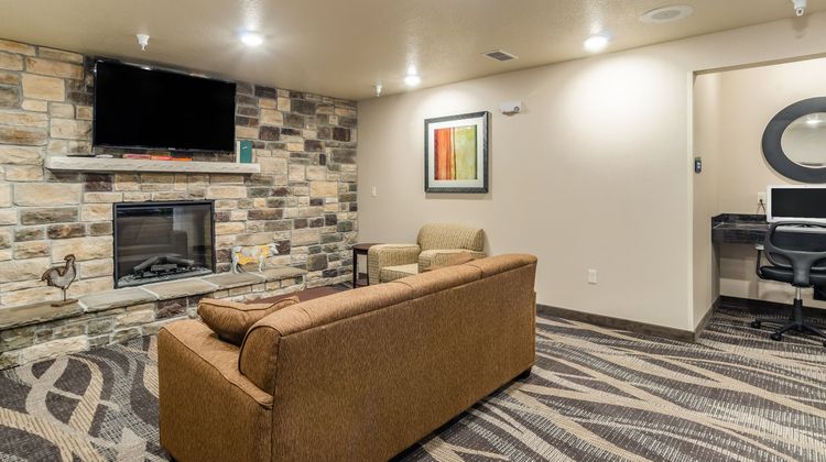 Cobblestone Inn & Suites Lobby