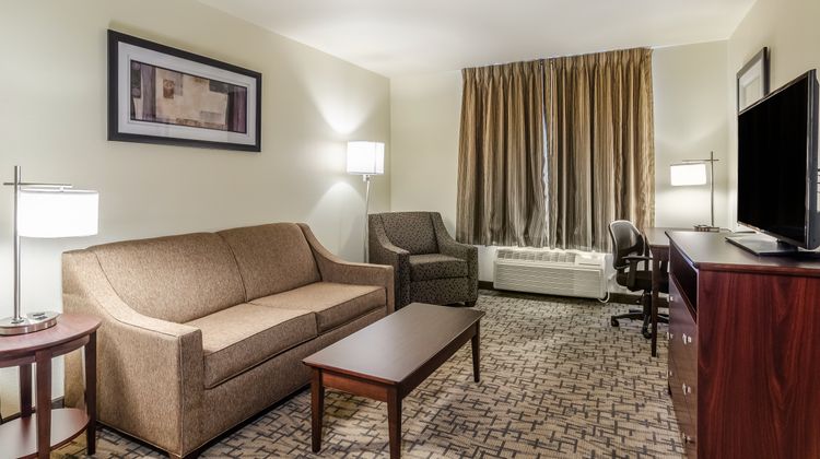 Cobblestone Inn & Suites Suite