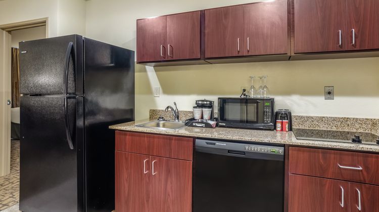 Cobblestone Inn & Suites Suite