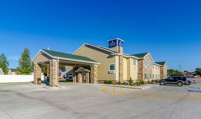 Cobblestone Inn & Suites Exterior