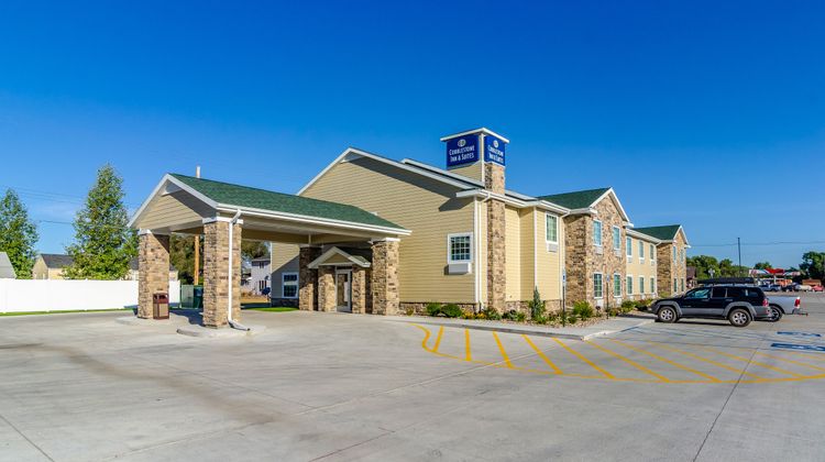 Cobblestone Inn & Suites Exterior