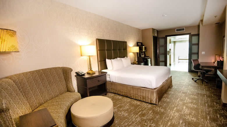 <b>Crowne Plaza Charleston Airport Conv Ctr Room</b>. Images powered by <a href="https://www.leonardoworldwide.com/" title="Leonardo Worldwide" target="_blank">Leonardo</a>.