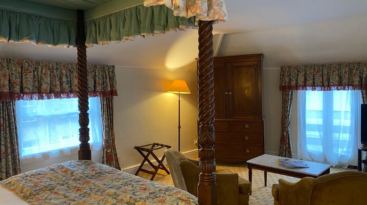 Brook Whipper-In Hotel Room