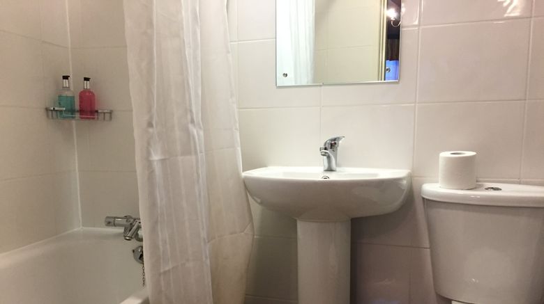 <b>The Brook Red Lion Hotel Room</b>. Images powered by <a href="https://www.leonardoworldwide.com/" title="Leonardo Worldwide" target="_blank">Leonardo</a>.