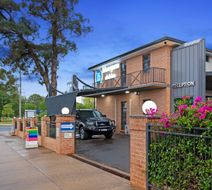 Bluegum Motel Exterior