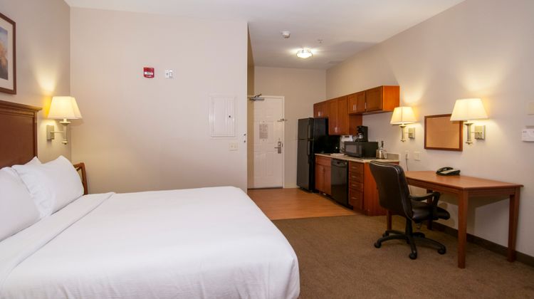Candlewood Suites Flowood Suite