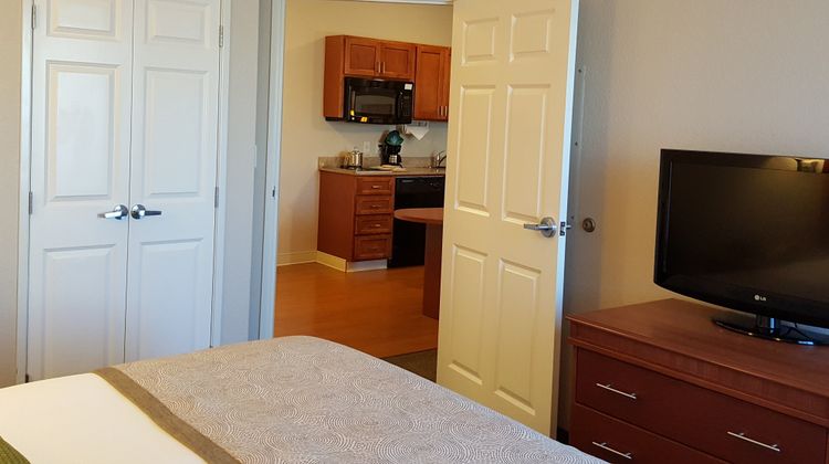 Candlewood Suites Portland Airport Suite