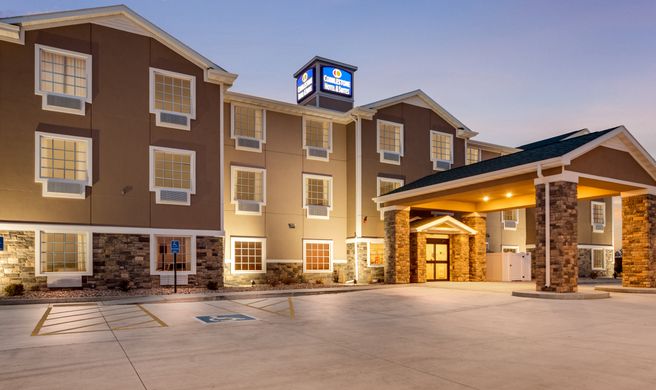 Cobblestone Hotel & Suites Exterior