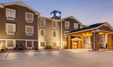 Cobblestone Hotel & Suites