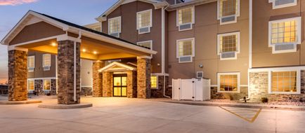 Cobblestone Hotel & Suites Exterior