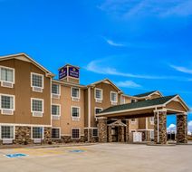 Cobblestone Hotel & Suites Exterior