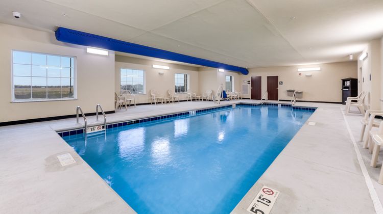 Cobblestone Hotel & Suites Pool