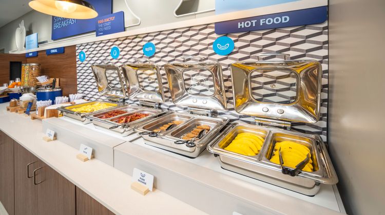 Holiday Inn Express & Suites Airport Restaurant