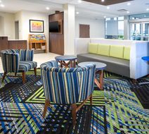 Holiday Inn Express & Suites Airport Lobby