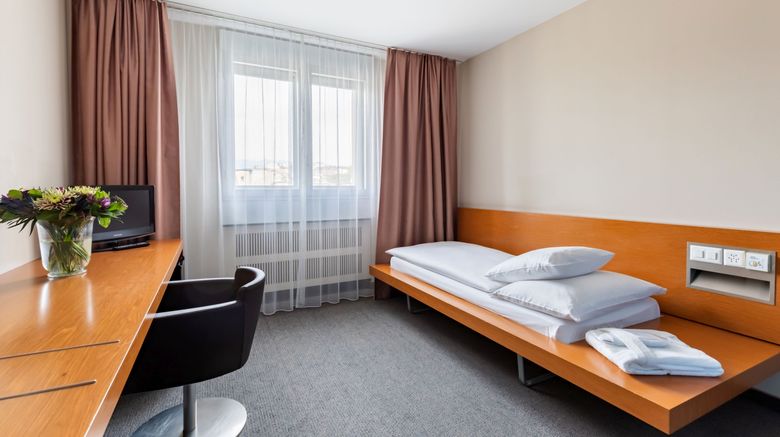 <b>Hotel Cornavin Room</b>. Images powered by <a href="https://www.leonardoworldwide.com/" title="Leonardo Worldwide" target="_blank">Leonardo</a>.