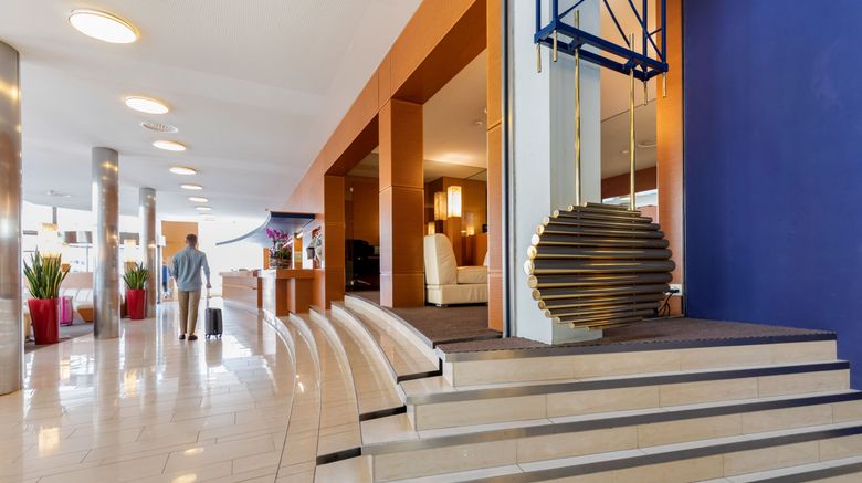 <b>Hotel Cornavin Lobby</b>. Images powered by <a href="https://www.leonardoworldwide.com/" title="Leonardo Worldwide" target="_blank">Leonardo</a>.