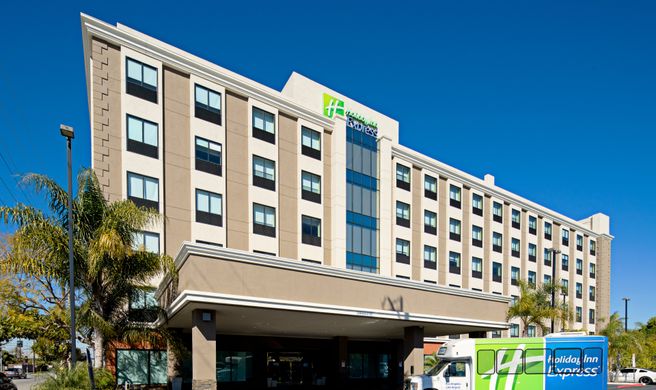 Holiday Inn Express Los Angeles Exterior