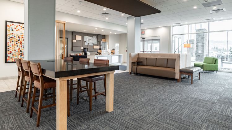 Holiday Inn Express & Suites Moundsville Lobby
