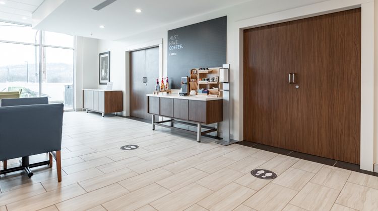 Holiday Inn Express & Suites Moundsville Restaurant