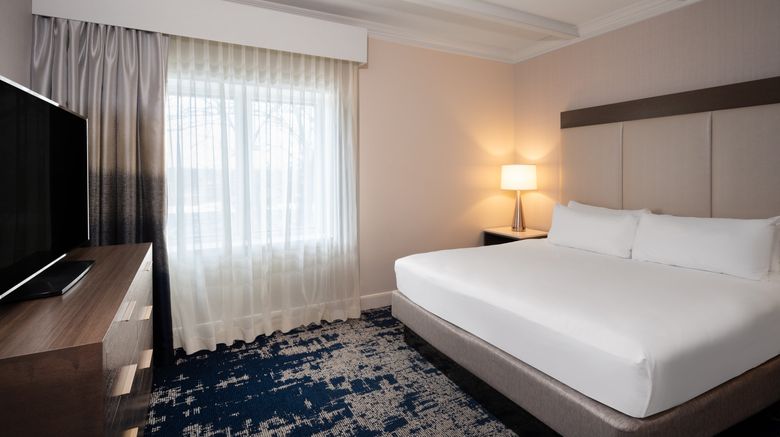 <b>Crowne Plaza-The Desmond Hotel Suite</b>. Images powered by <a href="https://www.leonardoworldwide.com/" title="Leonardo Worldwide" target="_blank">Leonardo</a>.