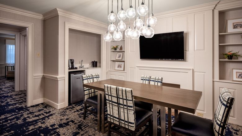 <b>Crowne Plaza-The Desmond Hotel Suite</b>. Images powered by <a href="https://www.leonardoworldwide.com/" title="Leonardo Worldwide" target="_blank">Leonardo</a>.